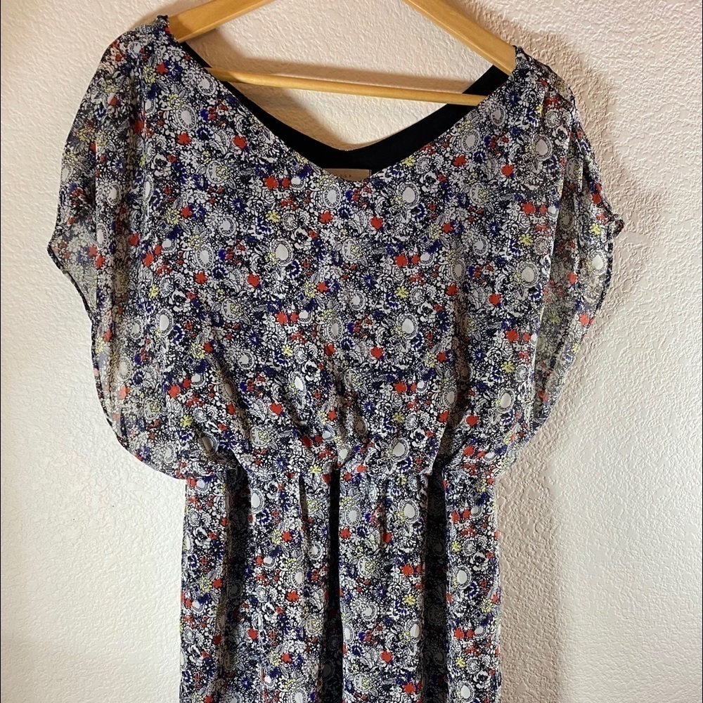 Lush Floral Flowy Dress White and black Size: L